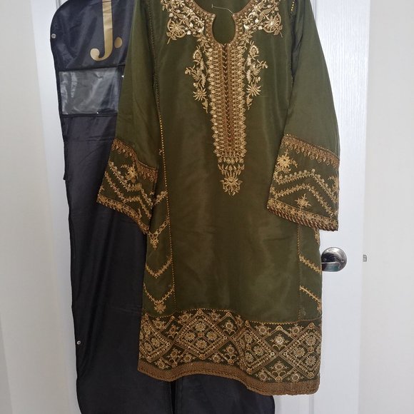 Full Shalwar Suit with Organza Dupatta - Picture 2 of 7